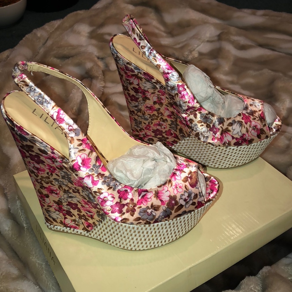 Satin like flower wedges